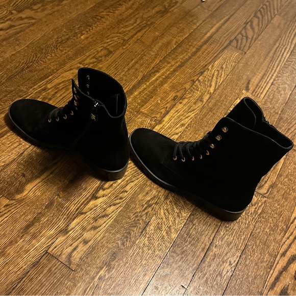 EUC 🖤 STUART WEITZMAN Laine Combat Boots 9 - Picture 6 of 9